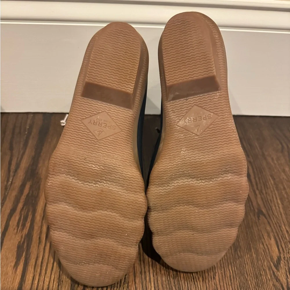 Sperry boots size 9